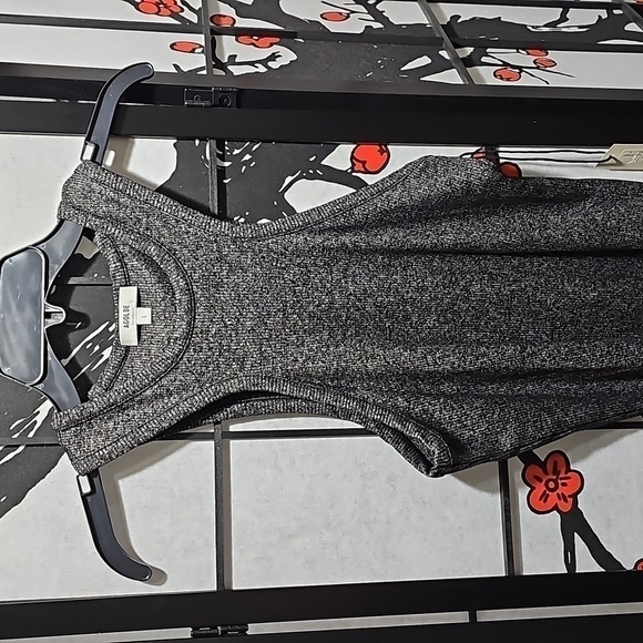 Agolde Gray Cutaway Tank Top Size Large NWT - Picture 3 of 7